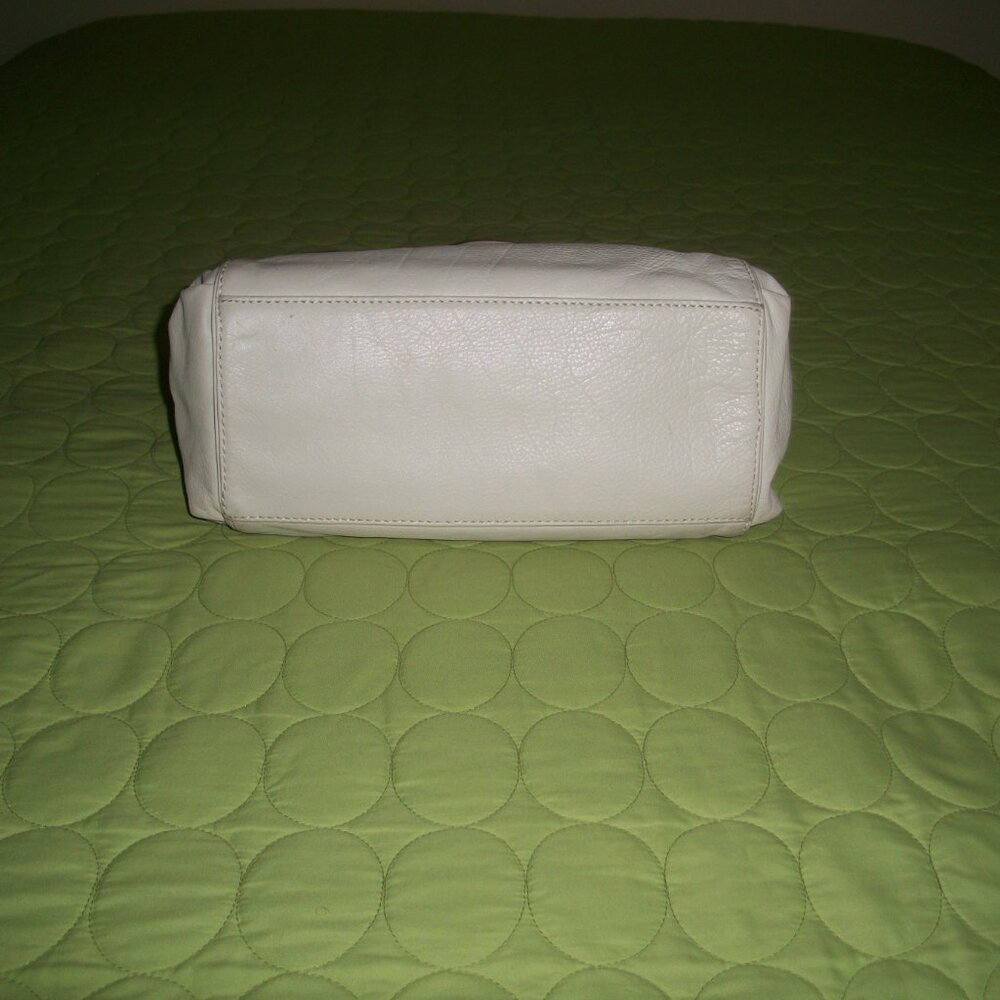 Michael Kors Vintage White Leather Shoulder Bag - Picture 5 of 16